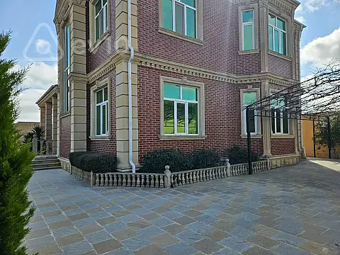 Satılır 5 otaqlı həyət evi 169 m²
