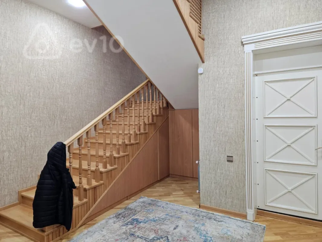 Satılır 5 otaqlı həyət evi 169 m²