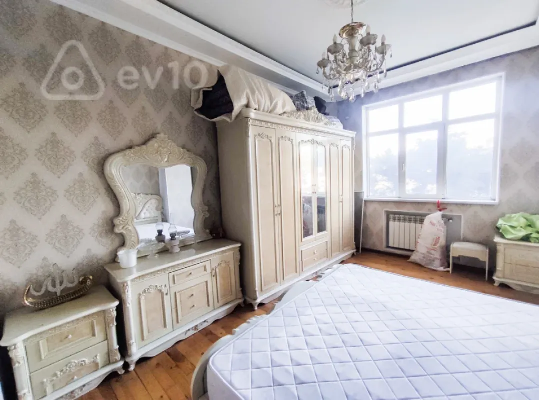 Kirayə verilir 3 otaqlı yeni tikili 120 m²