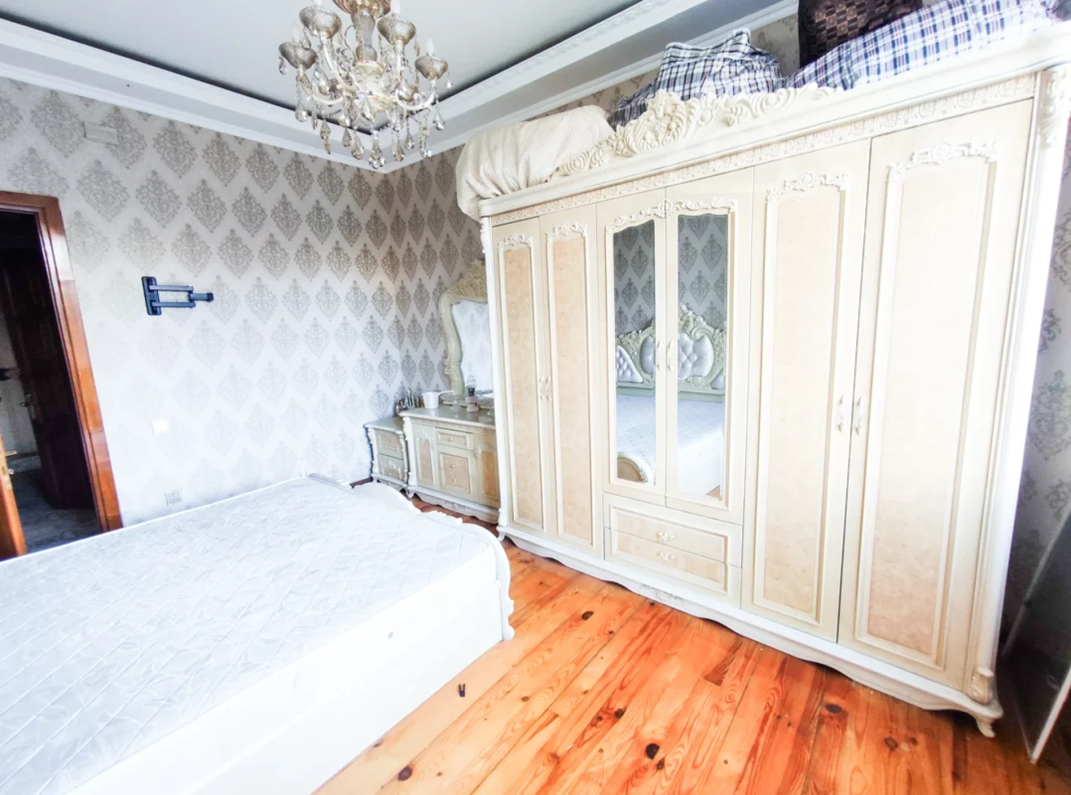 Kirayə verilir 3 otaqlı yeni tikili 120 m²