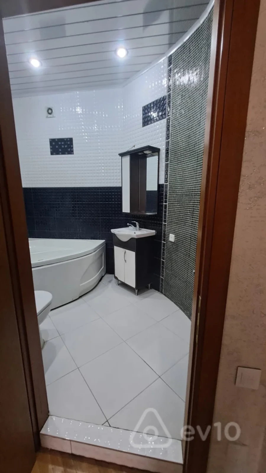 Kirayə verilir 4 otaqlı yeni tikili 193 m²