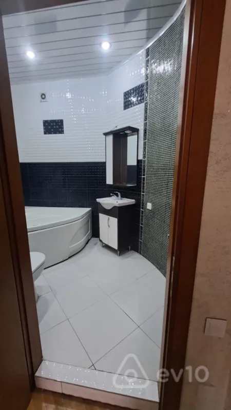 Kirayə verilir 4 otaqlı yeni tikili 193 m²