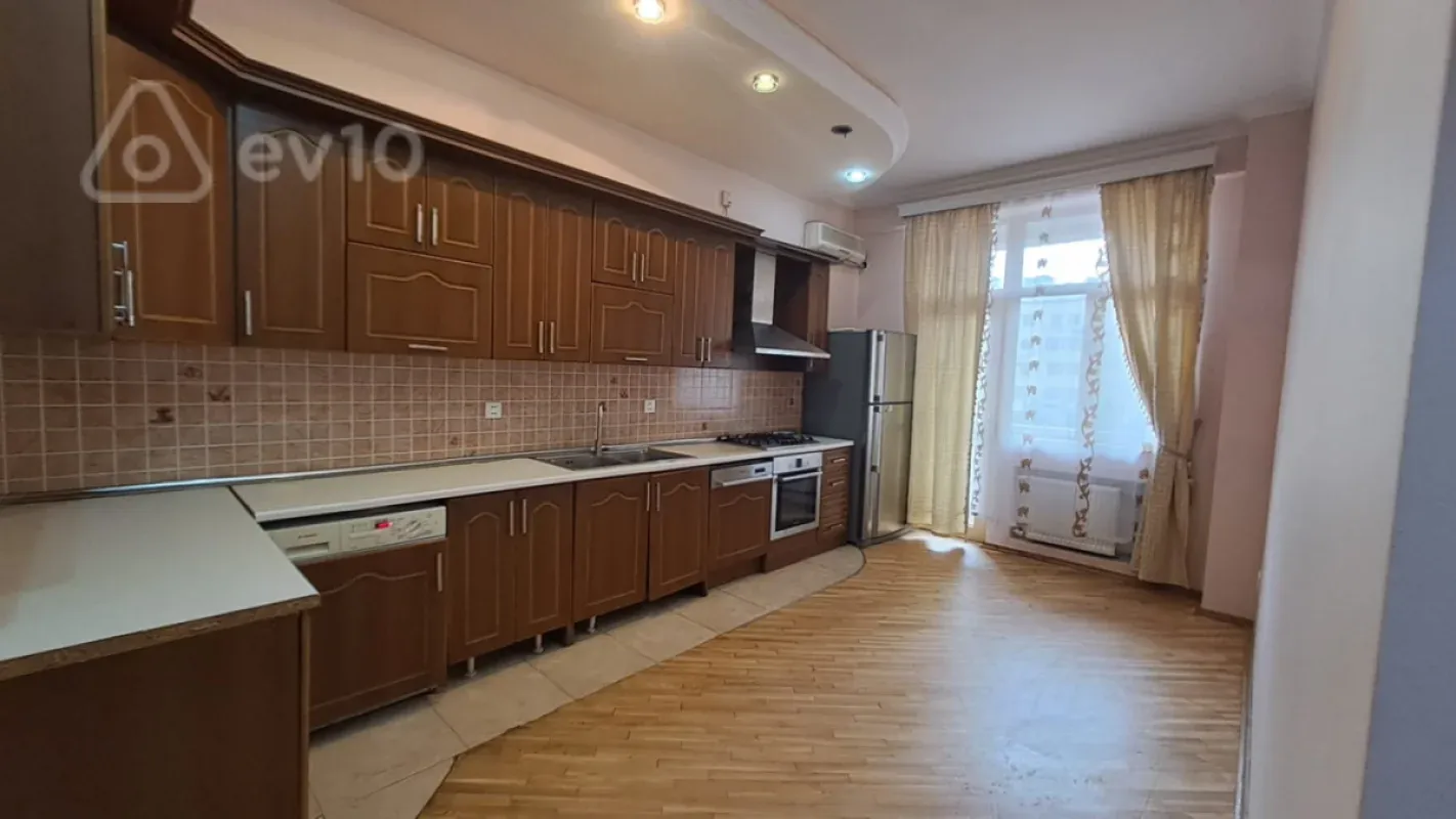 Kirayə verilir 4 otaqlı yeni tikili 193 m²