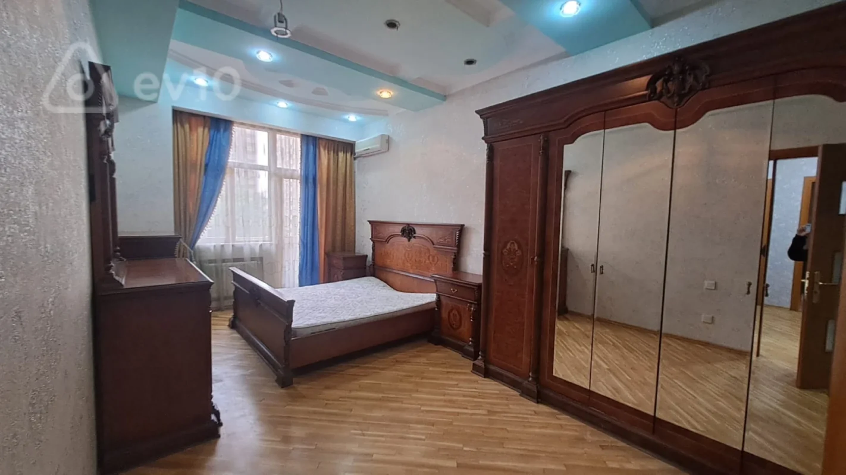 Kirayə verilir 4 otaqlı yeni tikili 193 m²