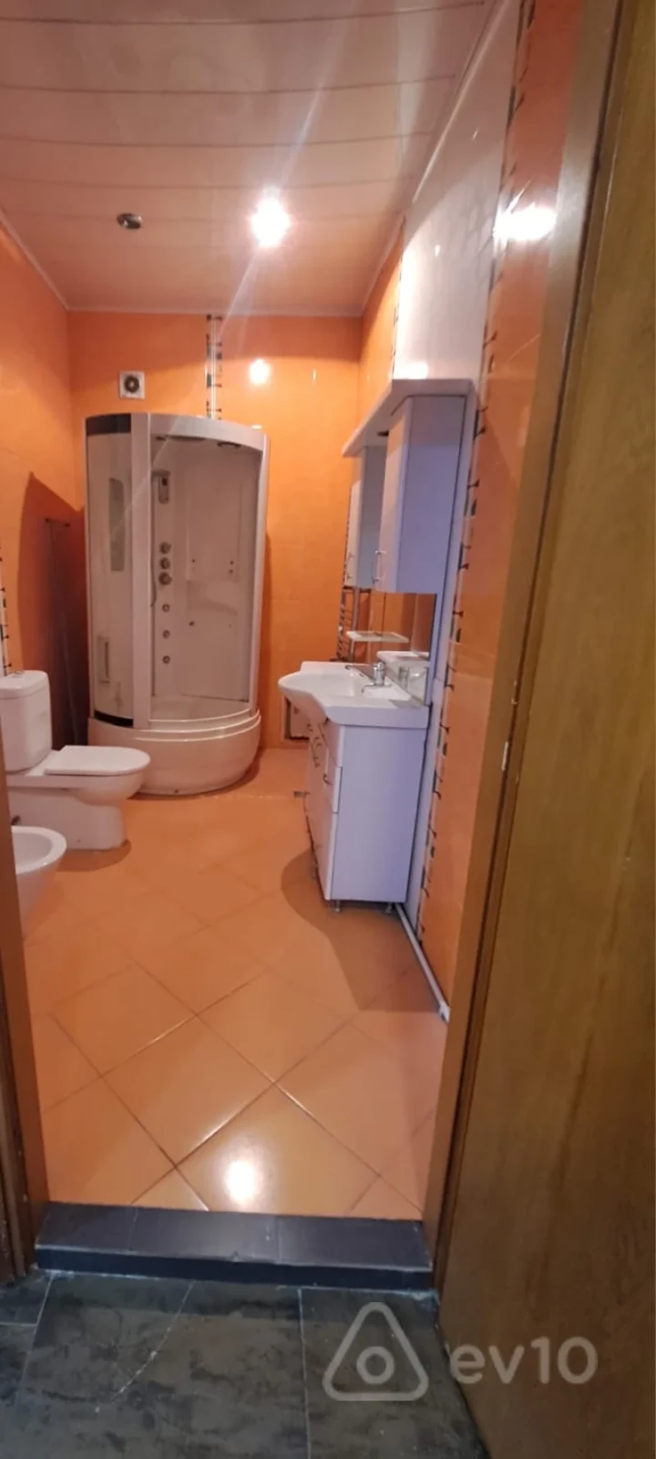 Kirayə verilir 4 otaqlı yeni tikili 193 m²