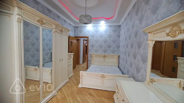 Kirayə verilir 4 otaqlı yeni tikili 193 m²