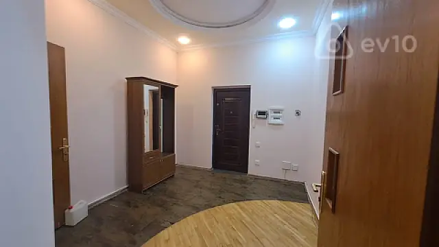 Kirayə verilir 4 otaqlı yeni tikili 193 m²
