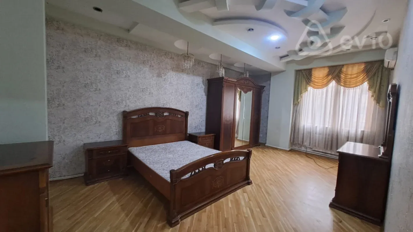 Kirayə verilir 4 otaqlı yeni tikili 193 m²