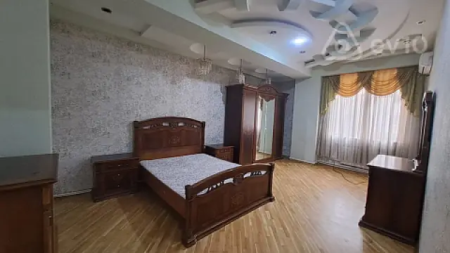 Kirayə verilir 4 otaqlı yeni tikili 193 m²