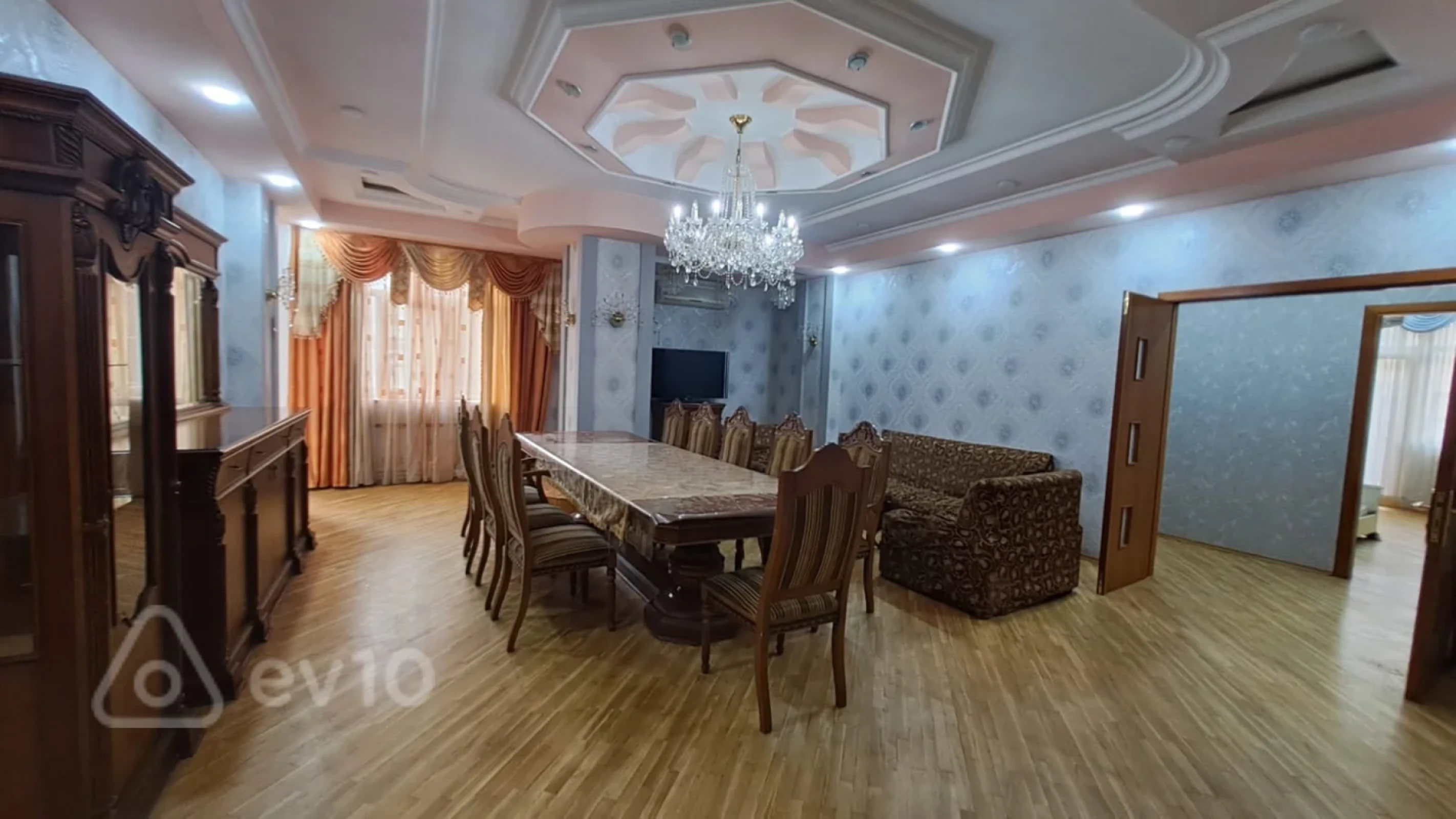 Kirayə verilir 4 otaqlı yeni tikili 193 m²