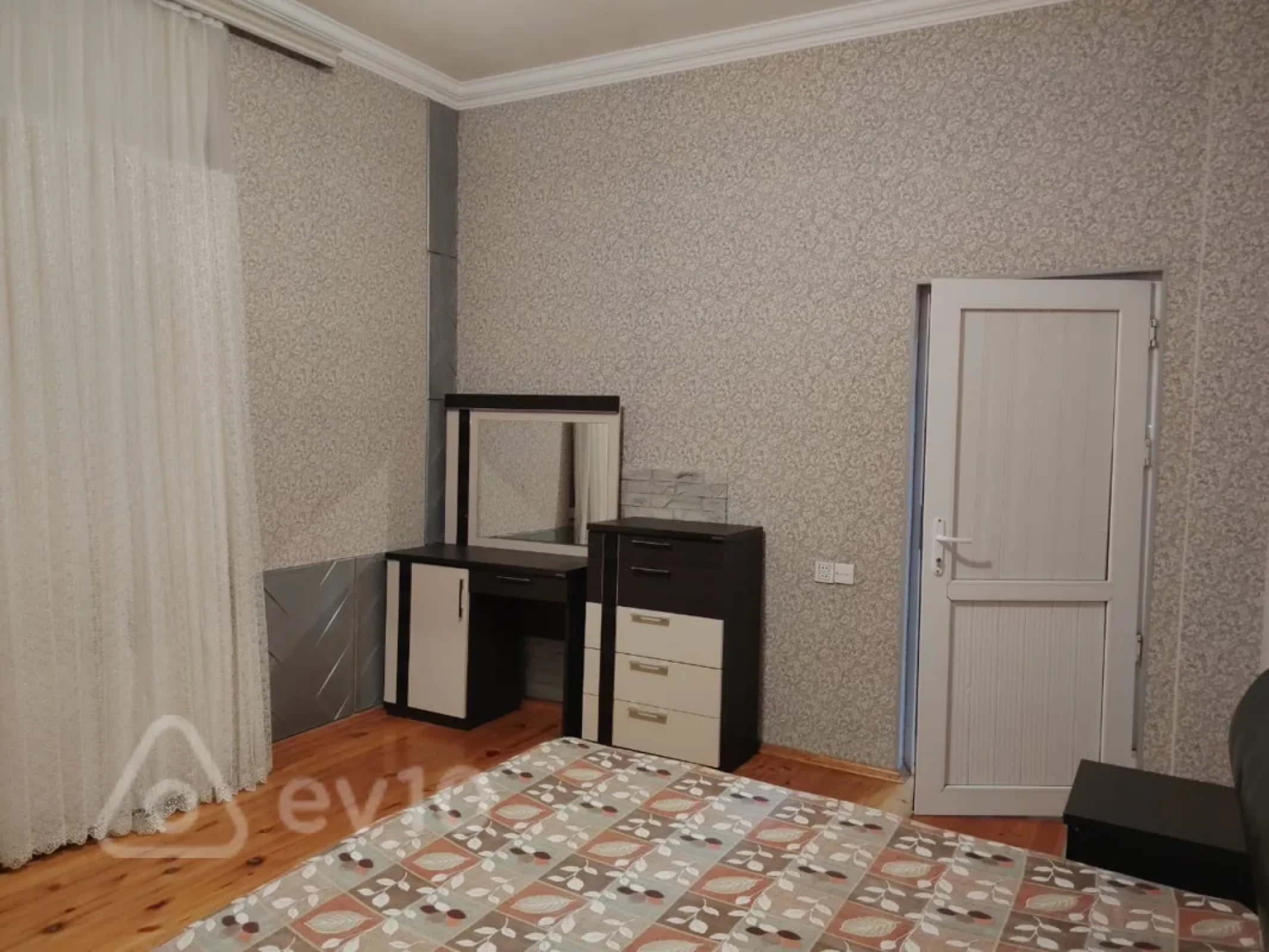 Kirayə verilir 2 otaqlı həyət evi 65 m²