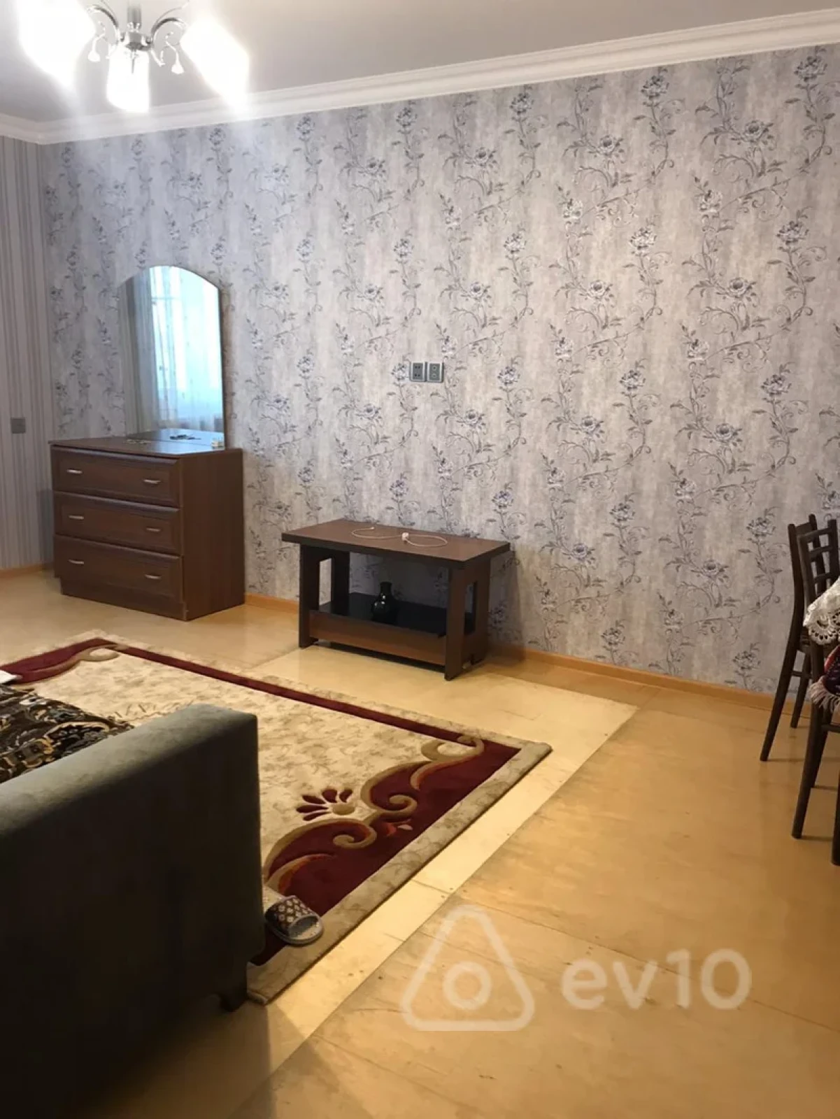 Satılır 1 otaqlı köhnə tikili 33 m²