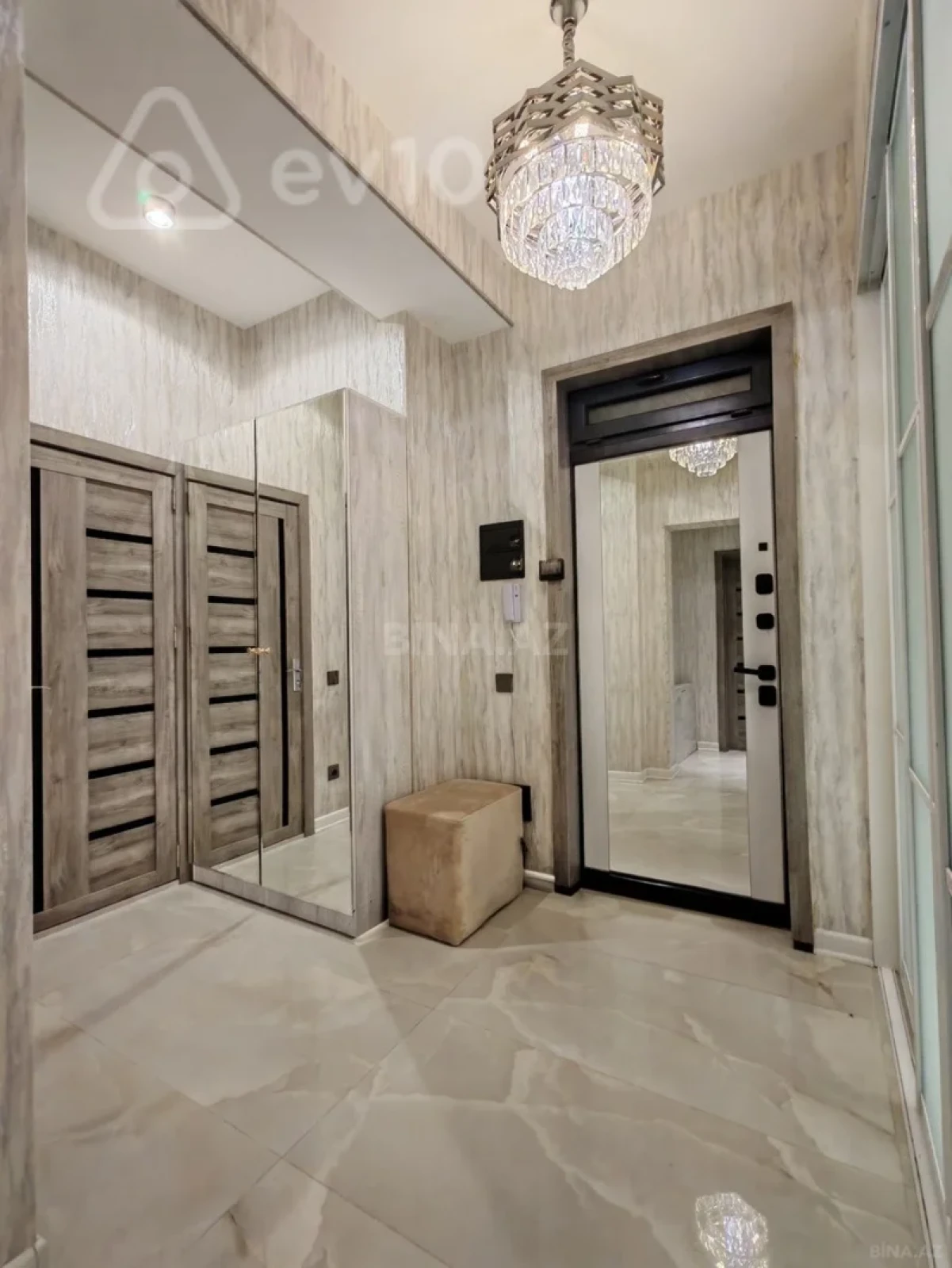 Kirayə verilir 3 otaqlı yeni tikili 130 m²