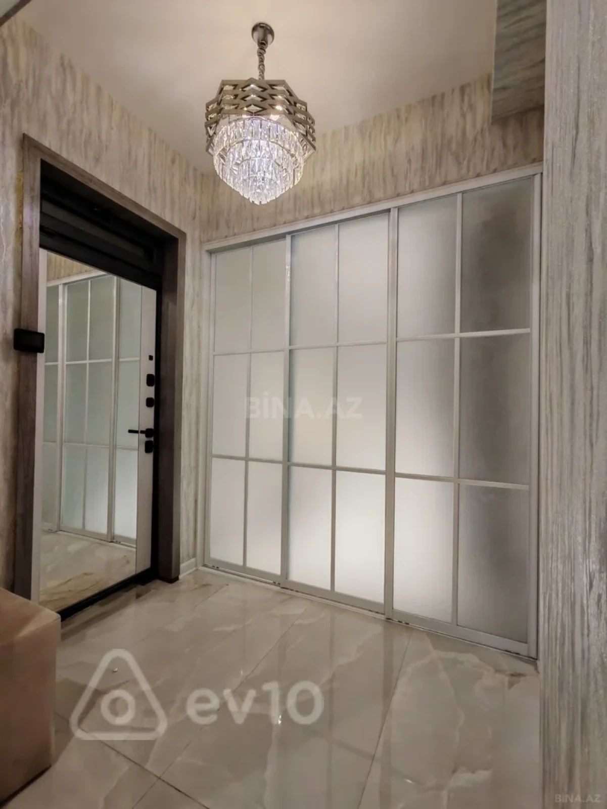 Kirayə verilir 3 otaqlı yeni tikili 130 m²