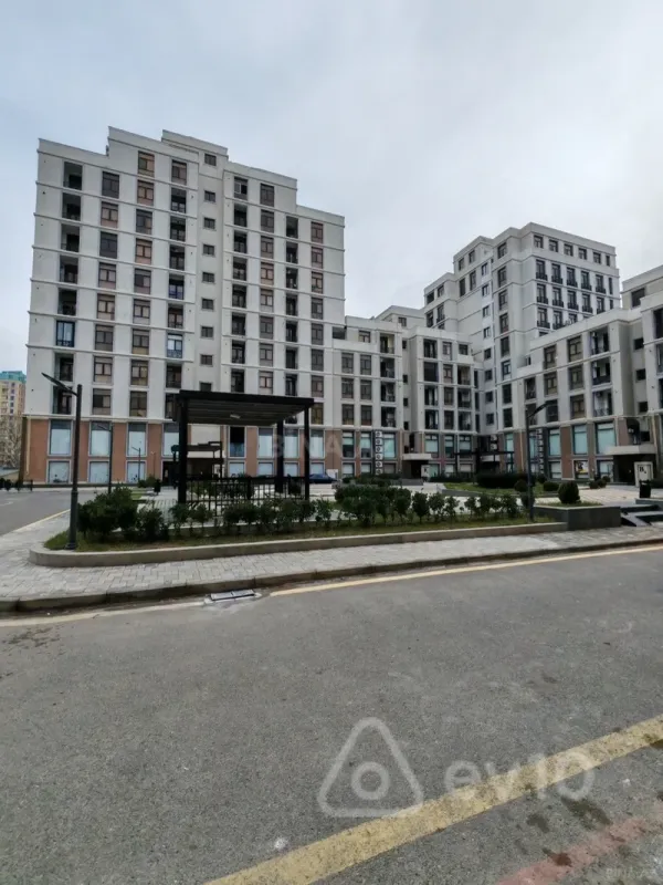 Kirayə verilir 3 otaqlı yeni tikili 130 m²