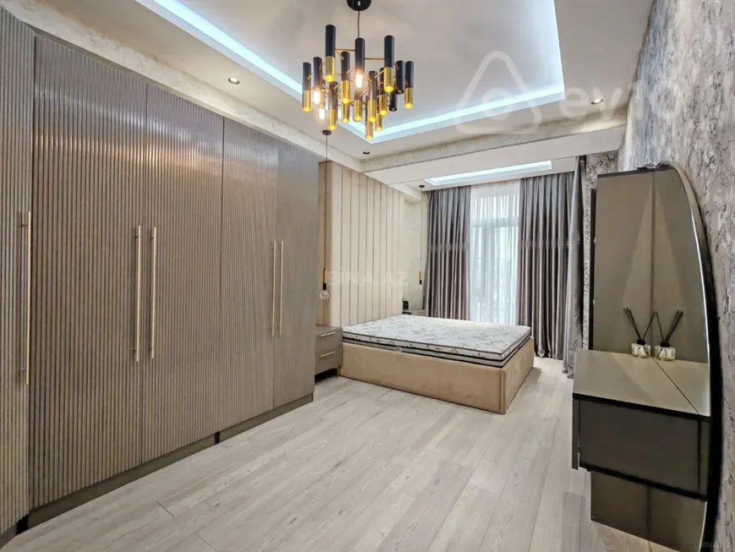 Kirayə verilir 3 otaqlı yeni tikili 130 m²