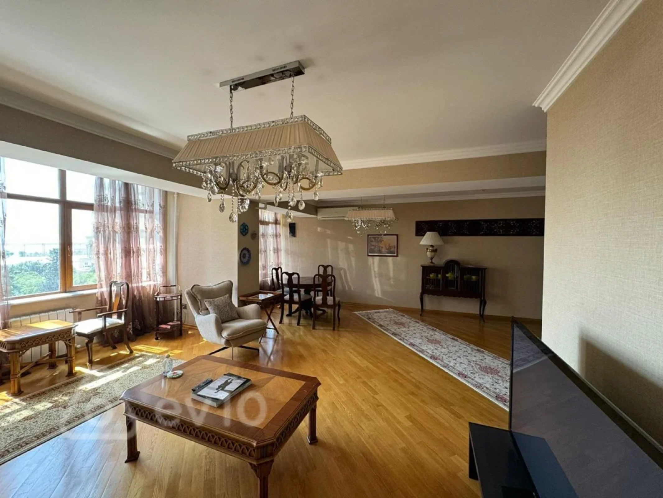 Kirayə verilir 3 otaqlı yeni tikili 200 m²