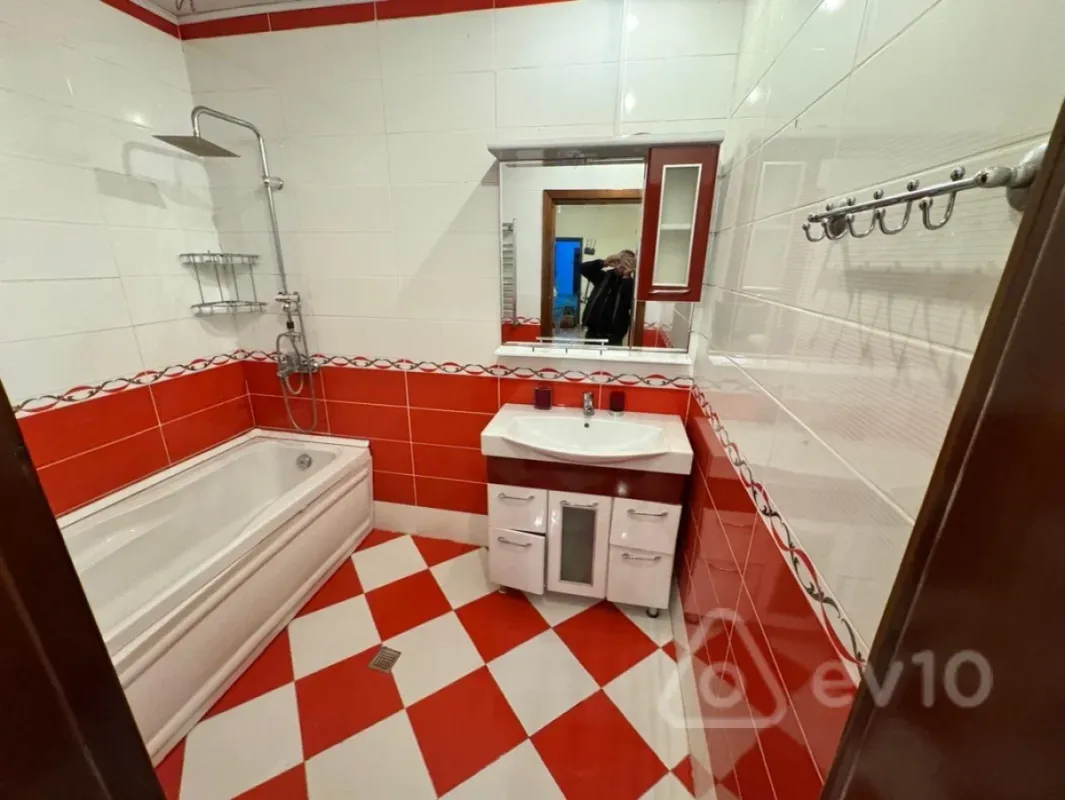 Kirayə verilir 3 otaqlı yeni tikili 92 m²