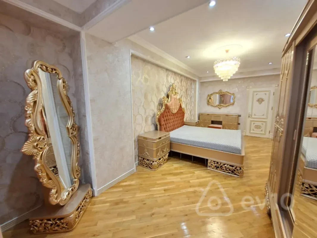 Satılır 4 otaqlı yeni tikili 150 m²