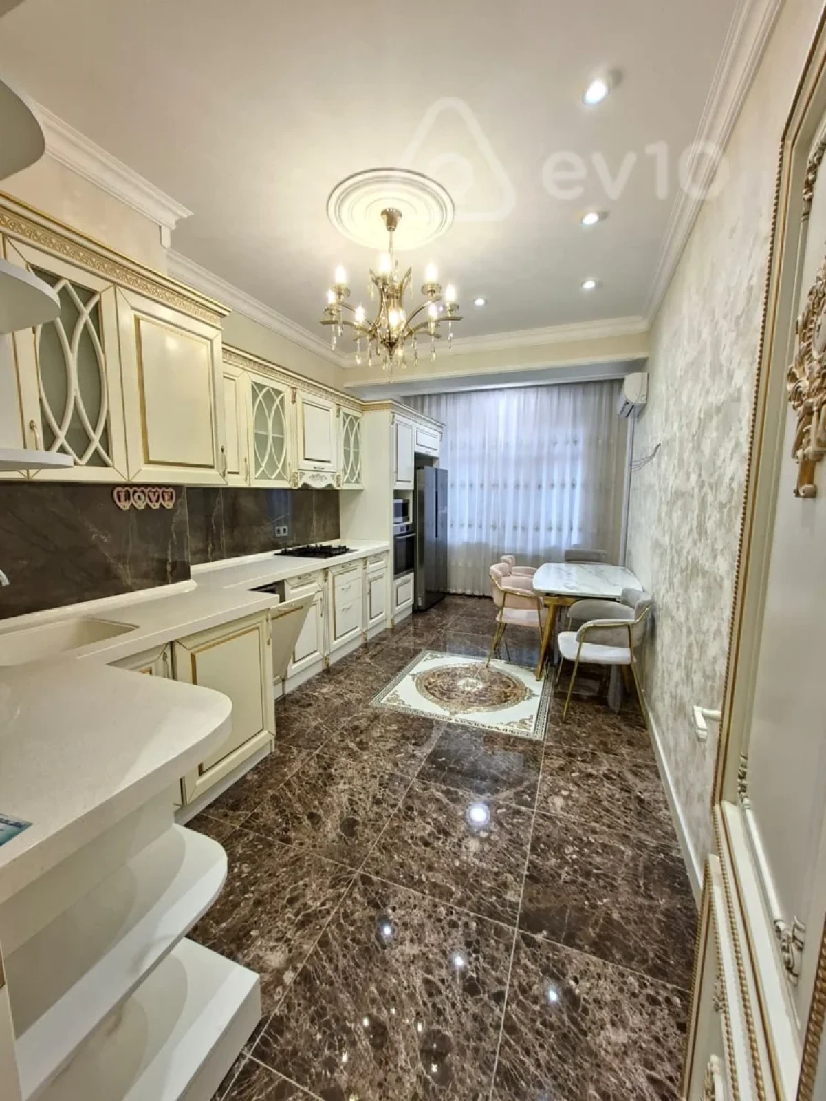 Satılır 4 otaqlı yeni tikili 150 m²