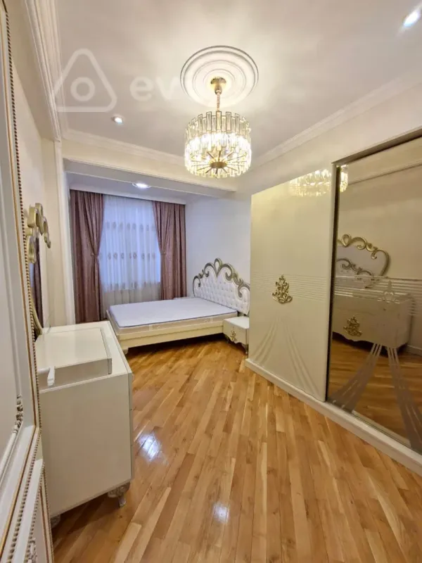 Satılır 4 otaqlı yeni tikili 150 m²