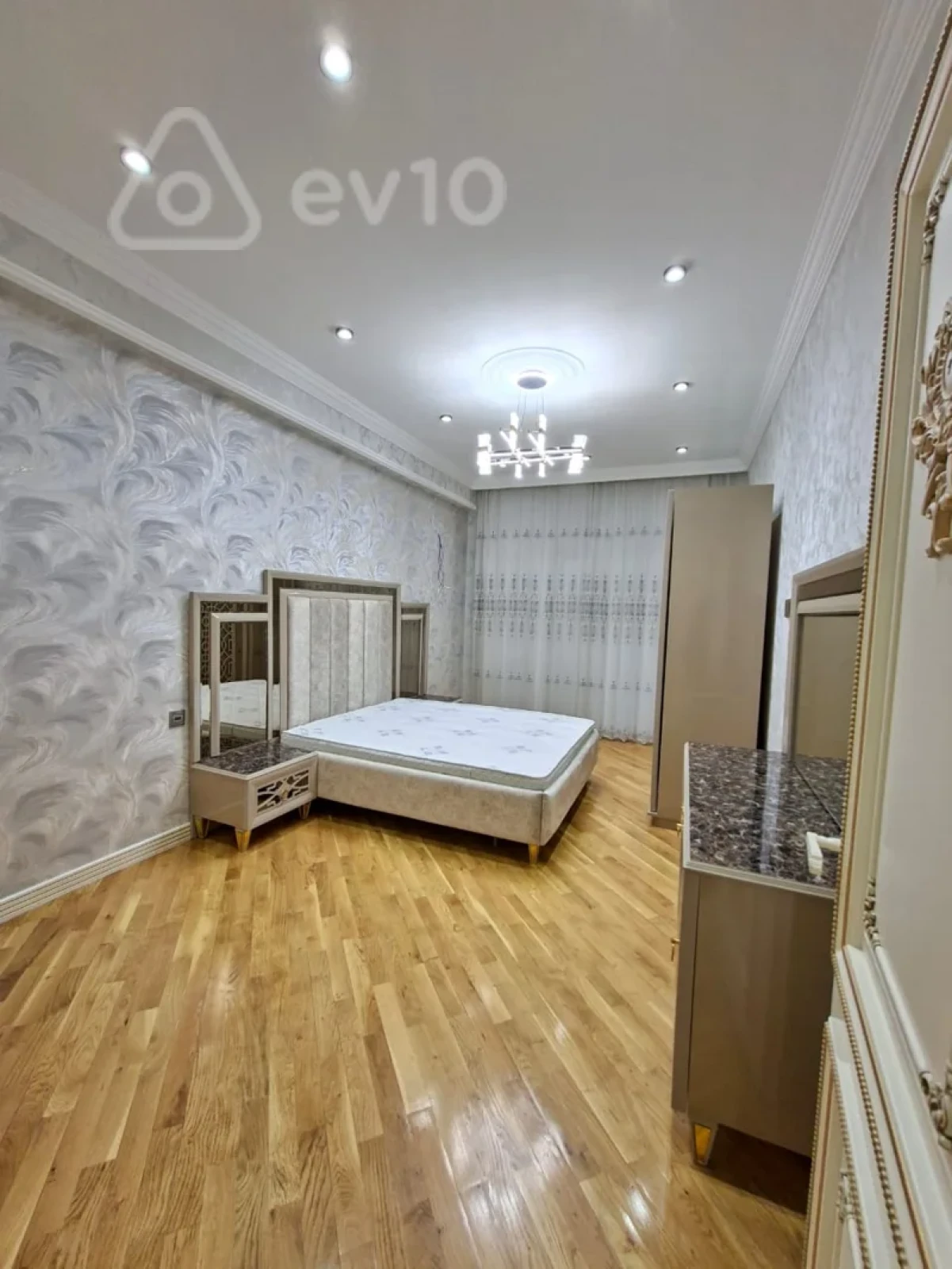Satılır 4 otaqlı yeni tikili 150 m²