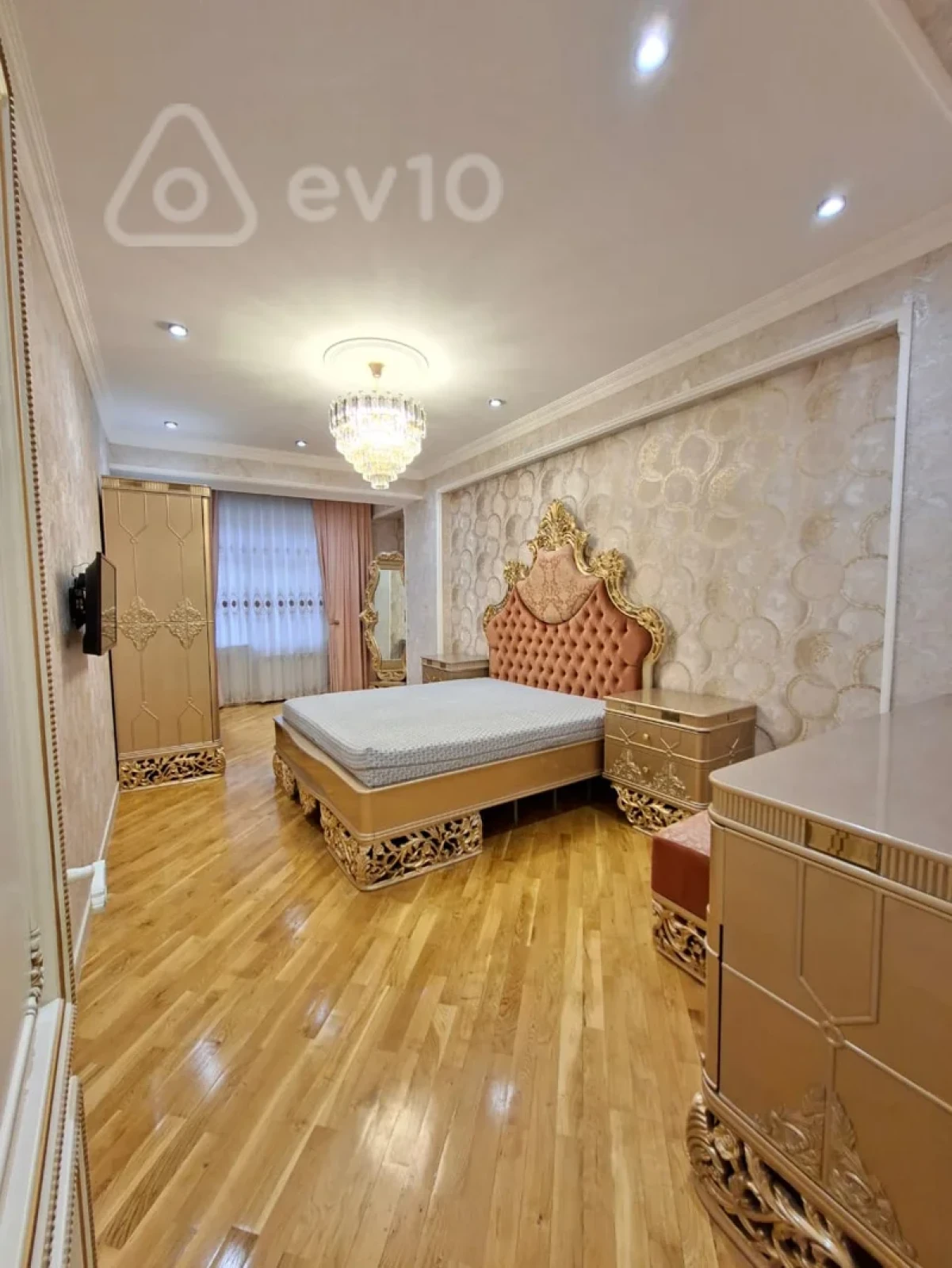 Satılır 4 otaqlı yeni tikili 150 m²