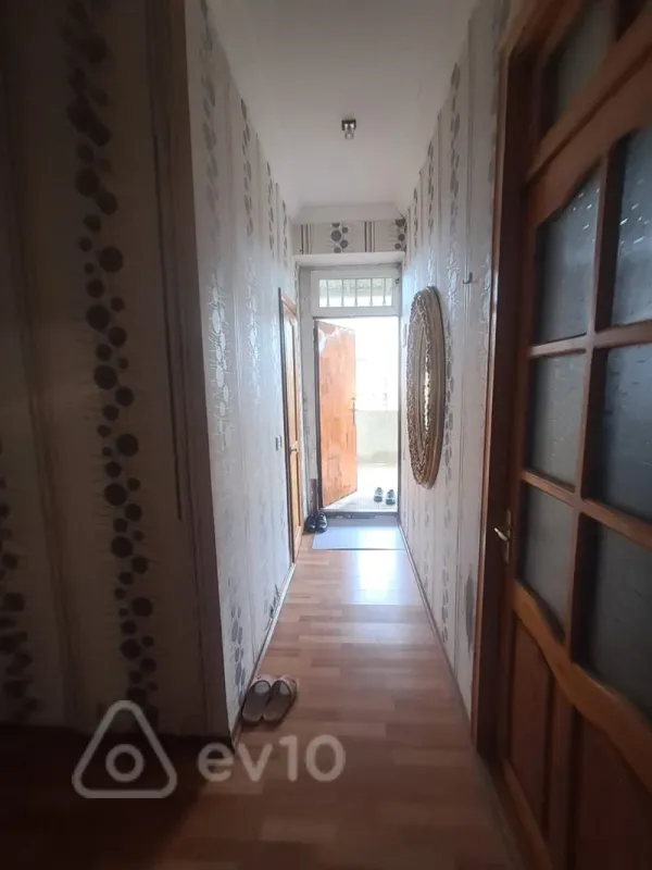 Satılır 3 otaqlı həyət evi 180 m²