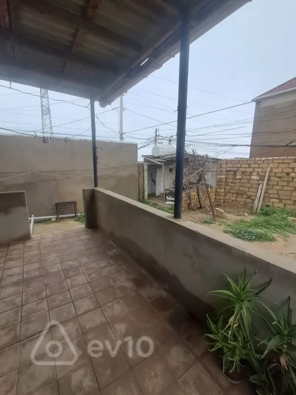 Satılır 3 otaqlı həyət evi 180 m²