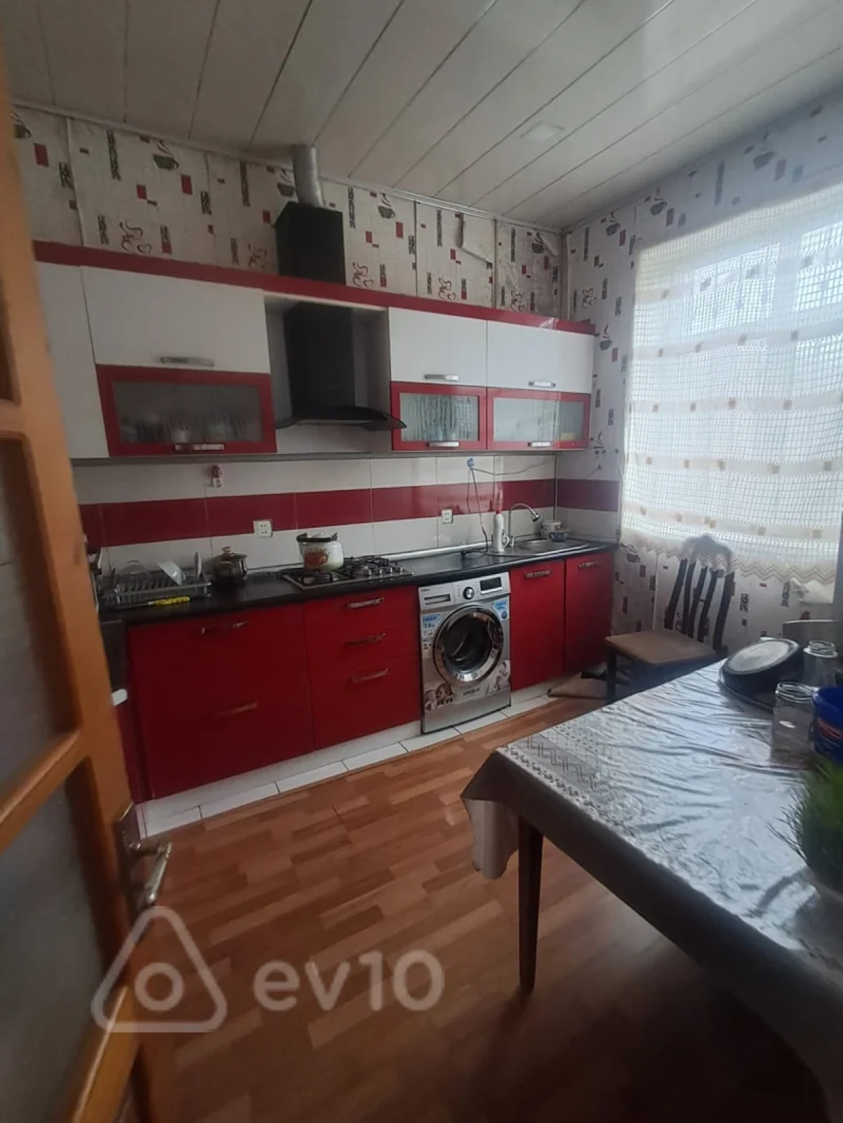 Satılır 3 otaqlı həyət evi 180 m²