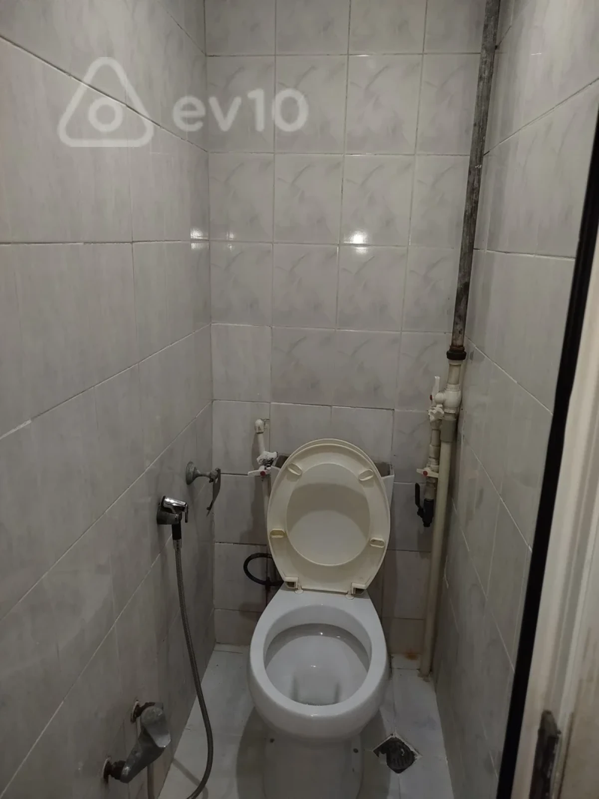 Satılır 2 otaqlı köhnə tikili 64 m²
