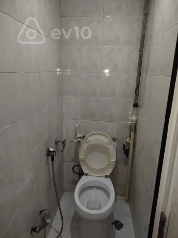 Satılır 2 otaqlı köhnə tikili 64 m²