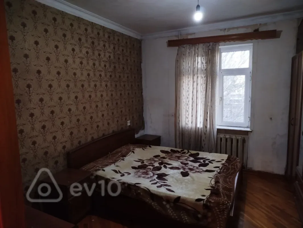 Satılır 2 otaqlı köhnə tikili 64 m²
