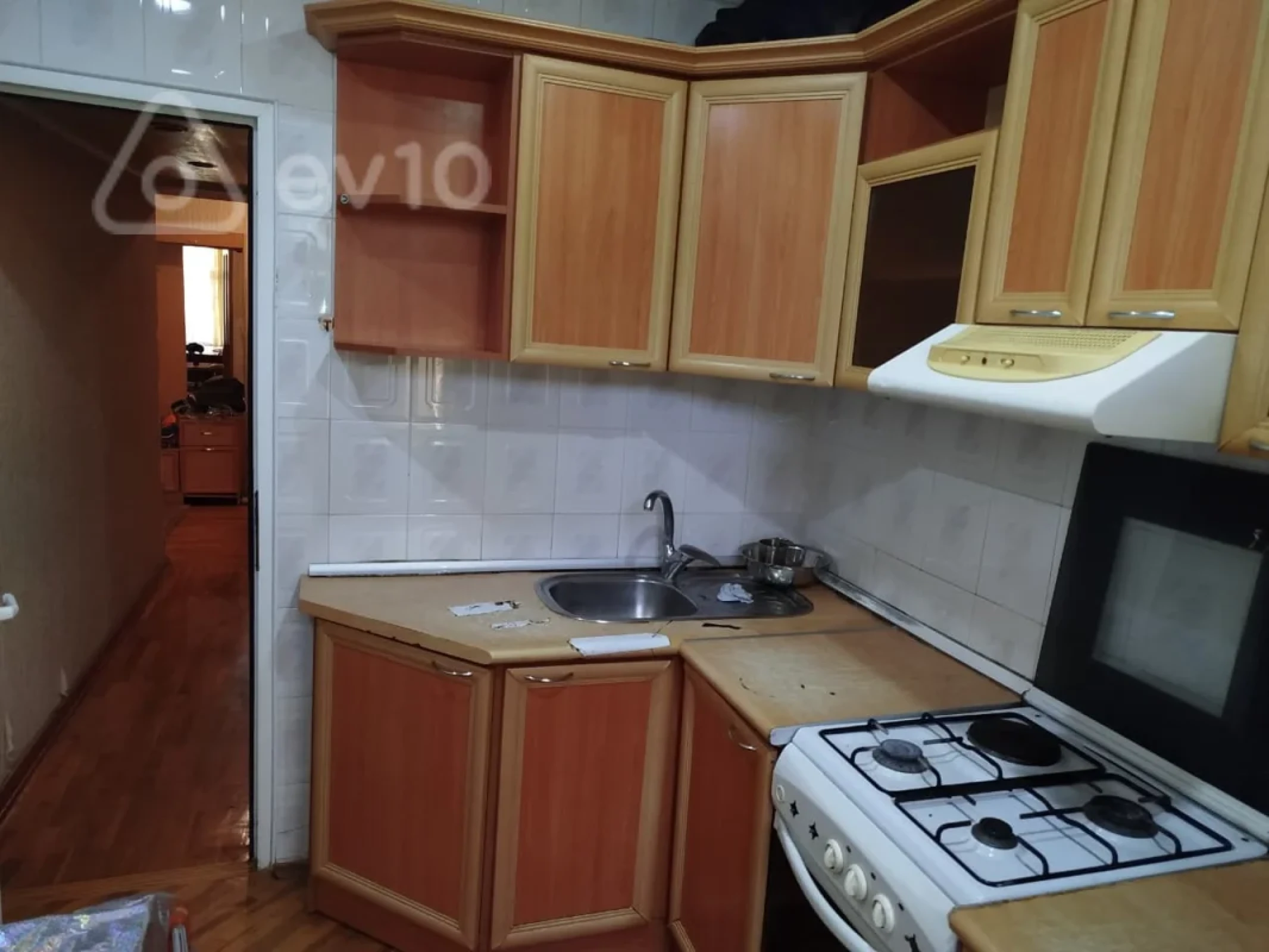 Satılır 2 otaqlı köhnə tikili 64 m²