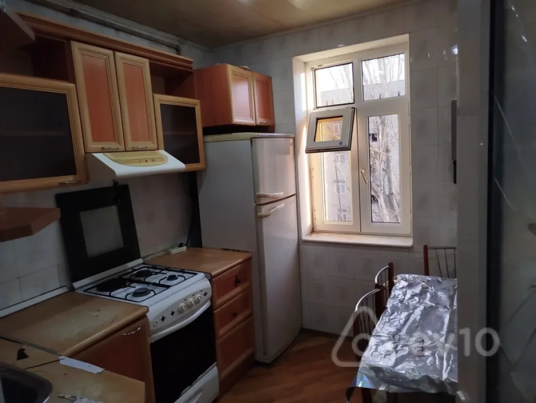 Satılır 2 otaqlı köhnə tikili 64 m²