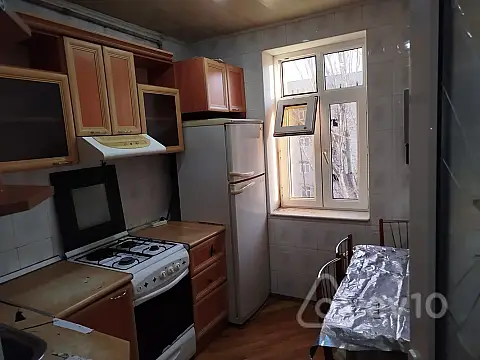 Satılır 2 otaqlı köhnə tikili 64 m²