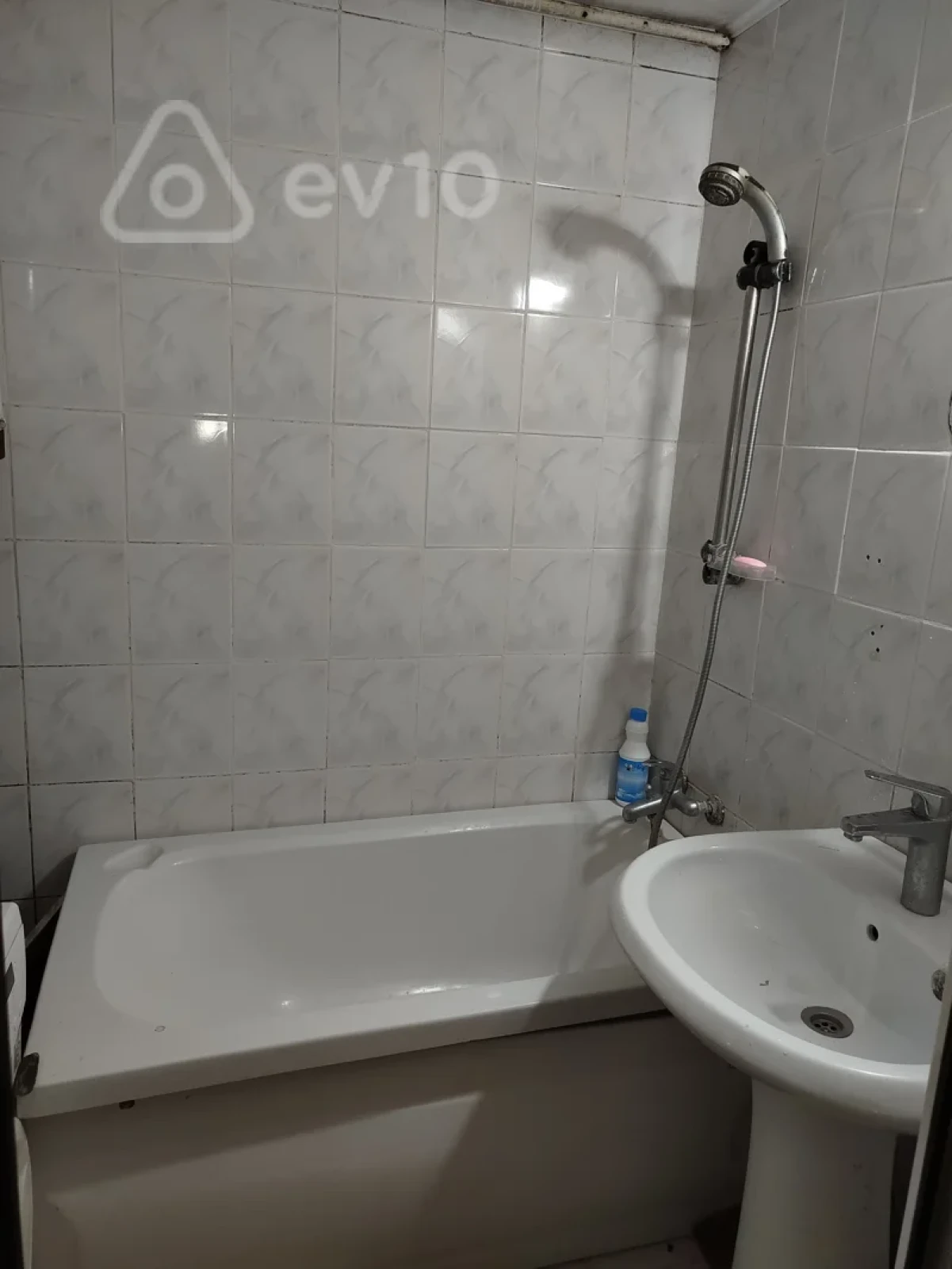 Satılır 2 otaqlı köhnə tikili 64 m²