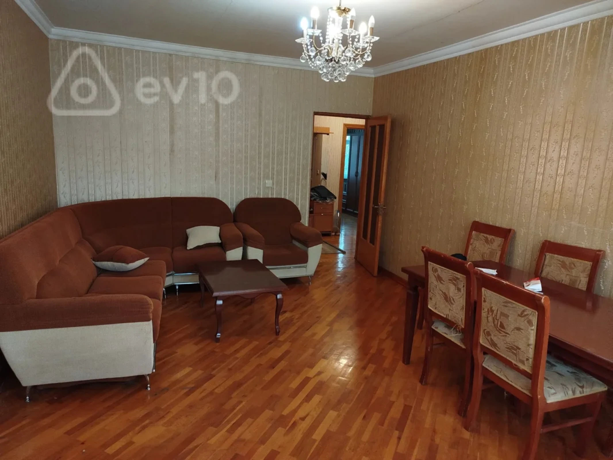 Satılır 2 otaqlı köhnə tikili 64 m²