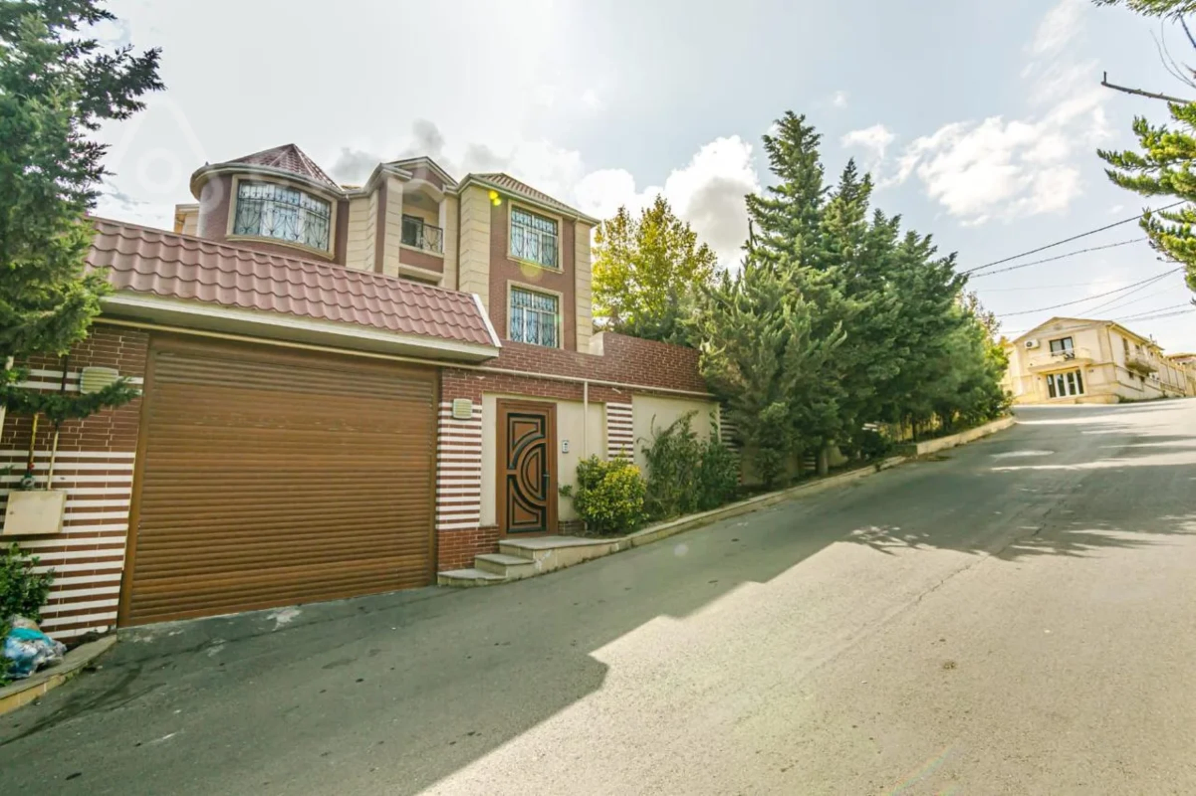 Kirayə verilir 6 otaqlı həyət evi 650 m²