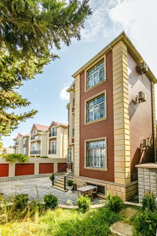 Kirayə verilir 6 otaqlı həyət evi 650 m²