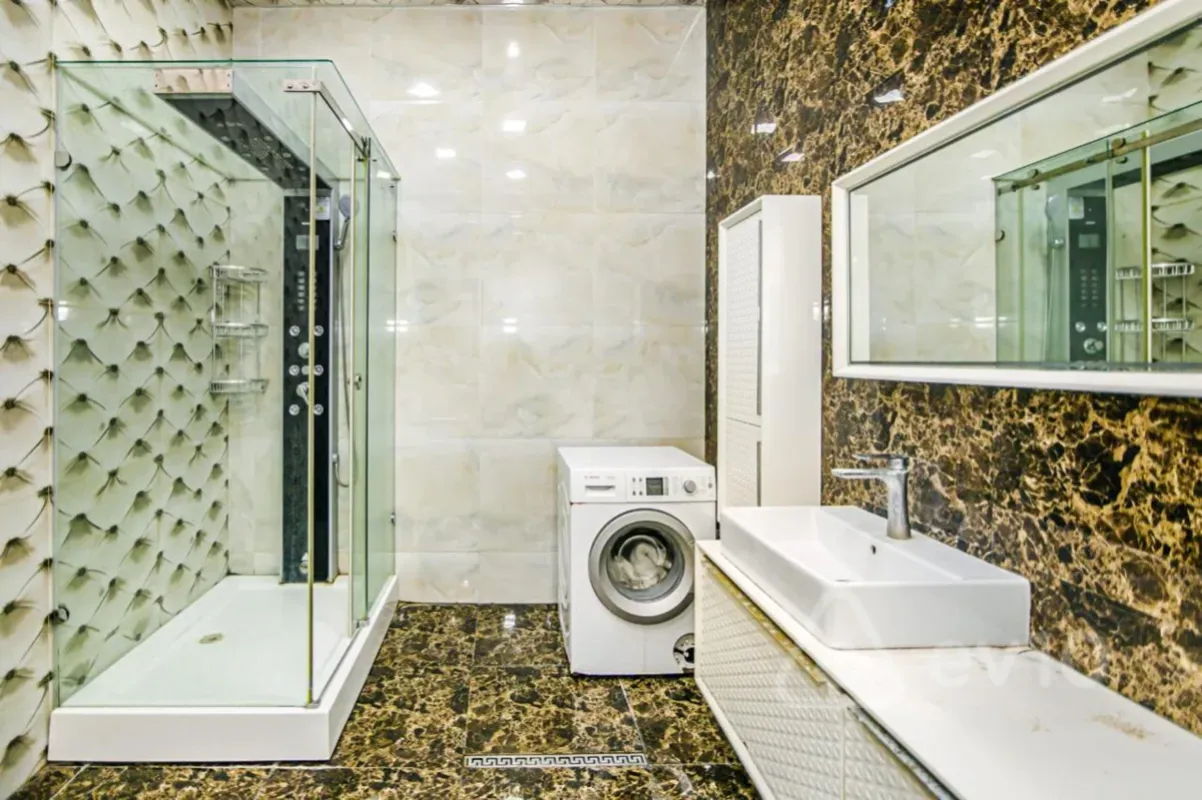 Kirayə verilir 6 otaqlı həyət evi 650 m²