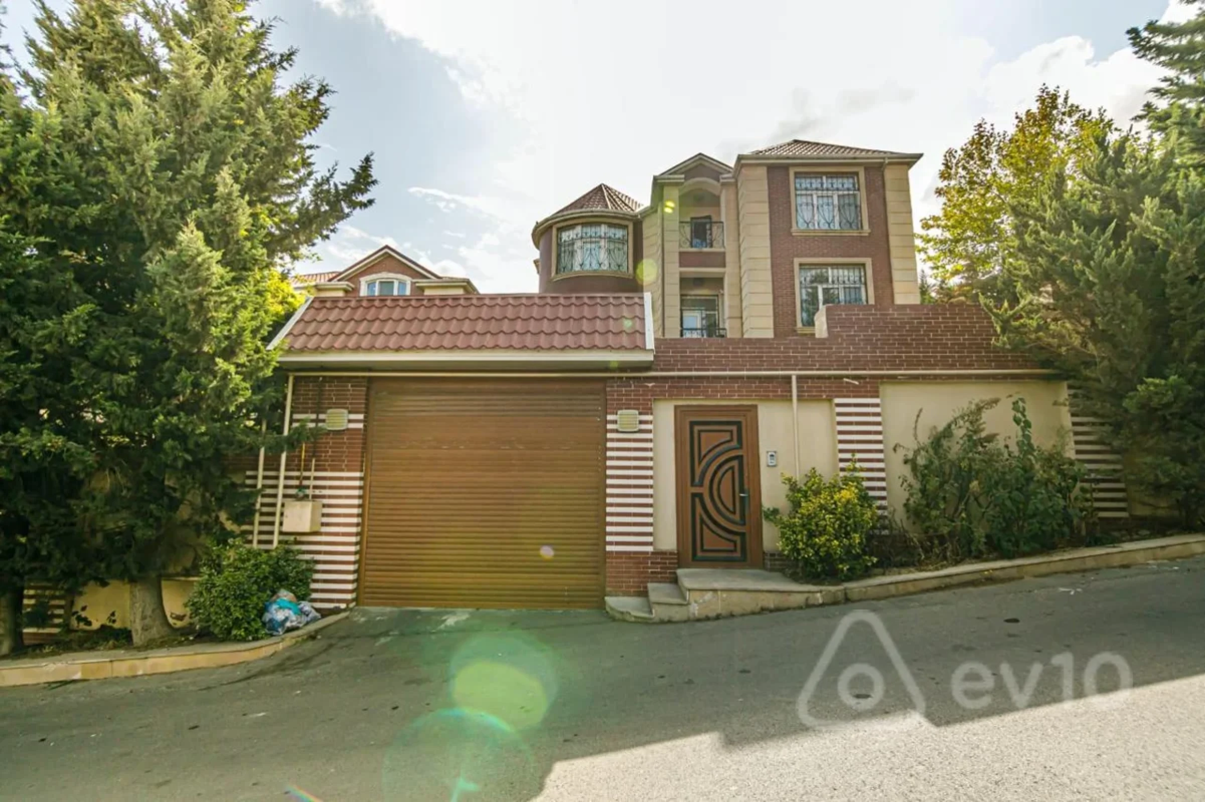 Kirayə verilir 6 otaqlı həyət evi 650 m²