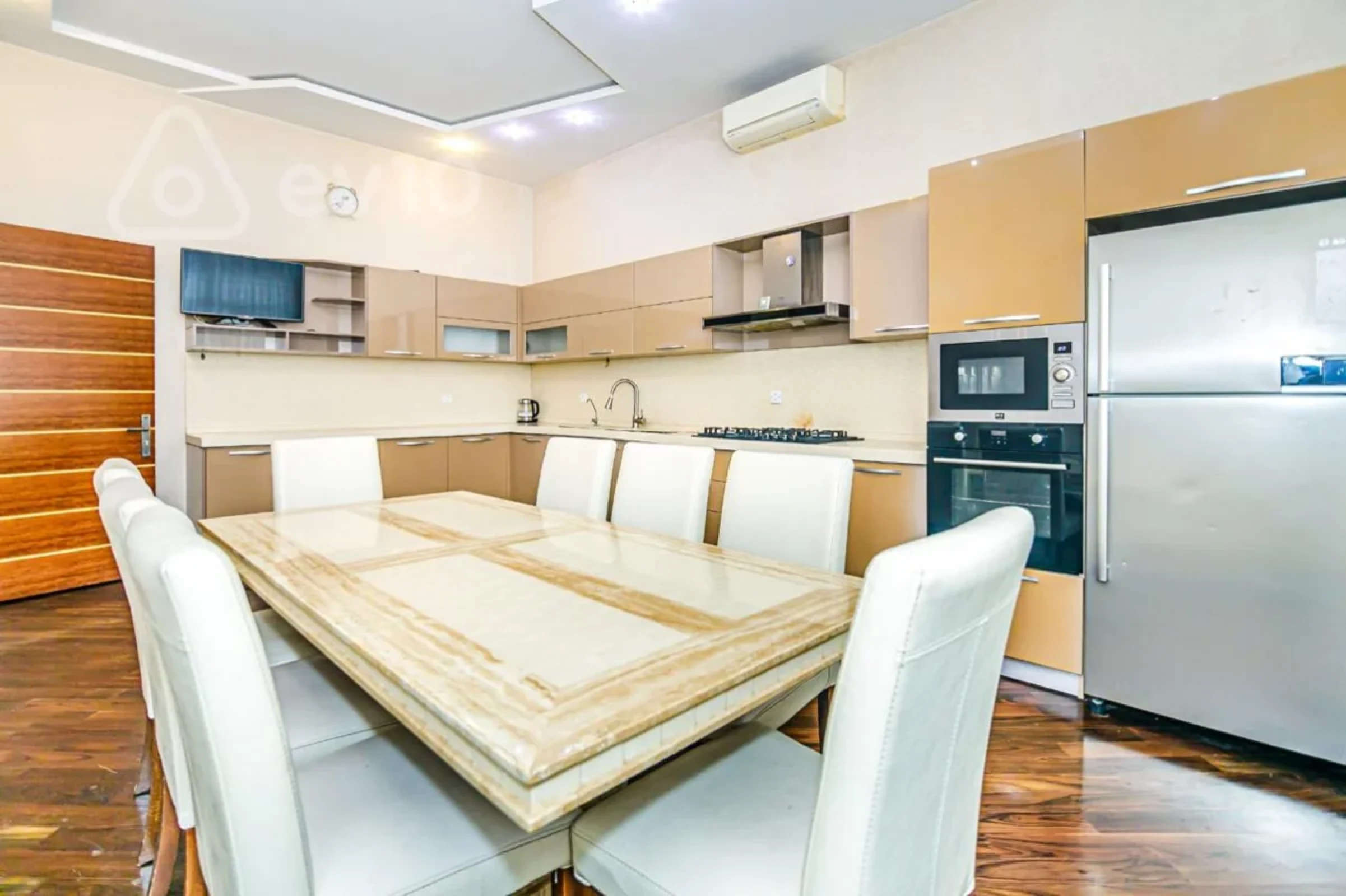 Kirayə verilir 6 otaqlı həyət evi 650 m²