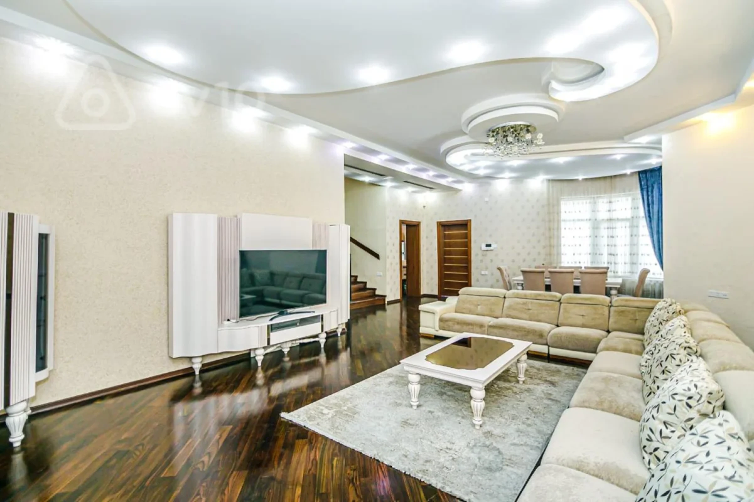 Kirayə verilir 6 otaqlı həyət evi 650 m²