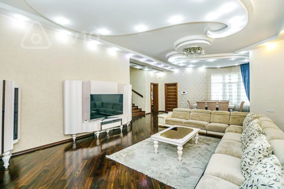 Kirayə verilir 6 otaqlı həyət evi 650 m²