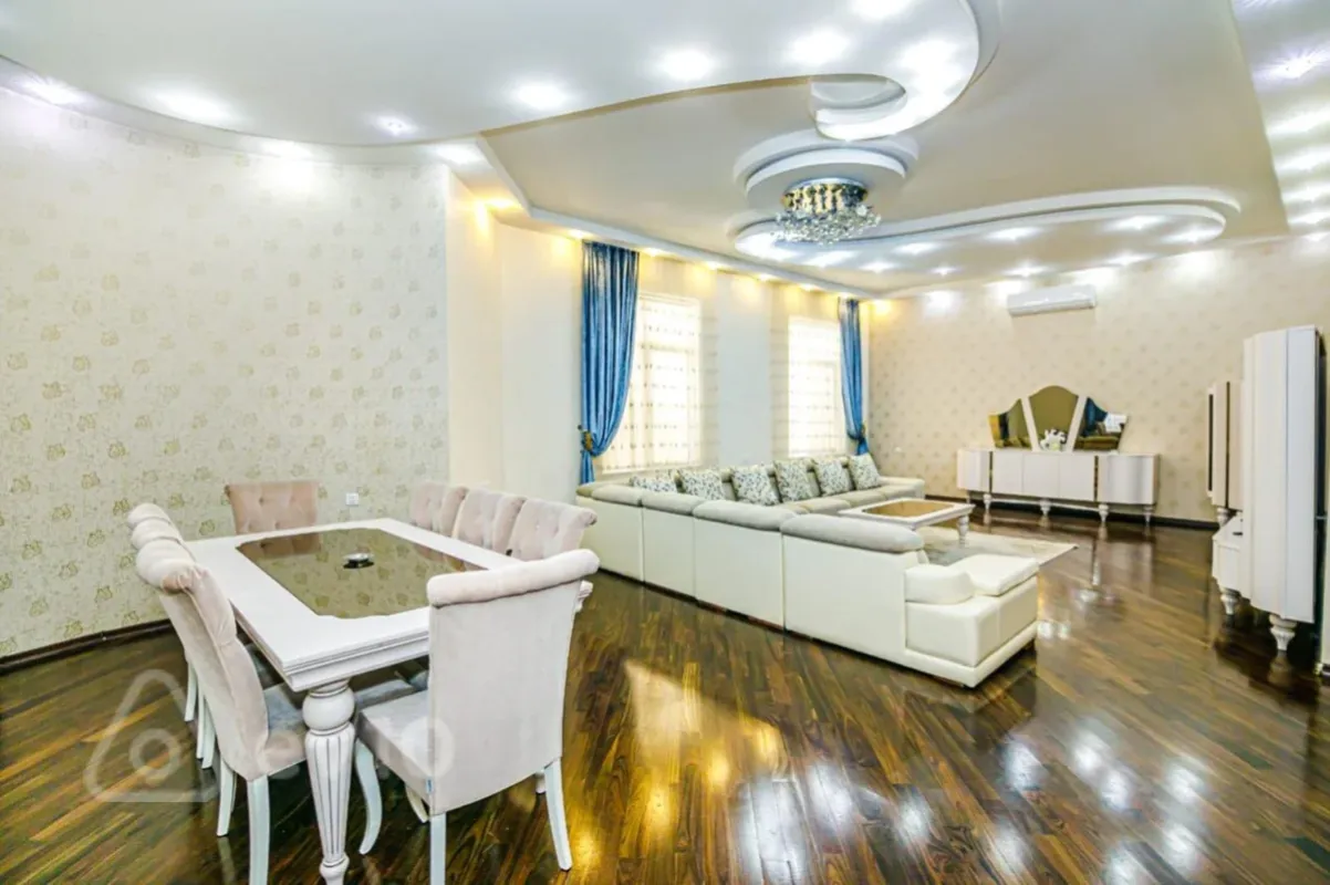 Kirayə verilir 6 otaqlı həyət evi 650 m²
