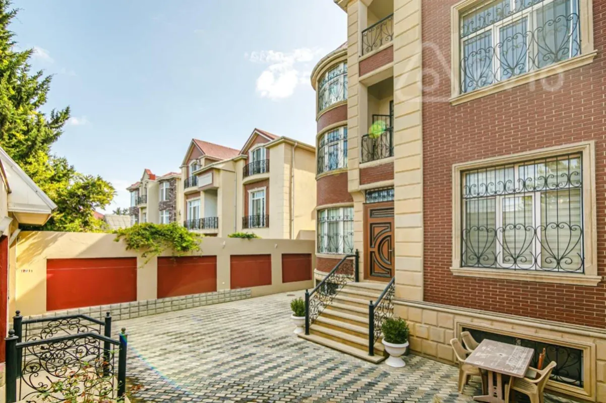Kirayə verilir 6 otaqlı həyət evi 650 m²