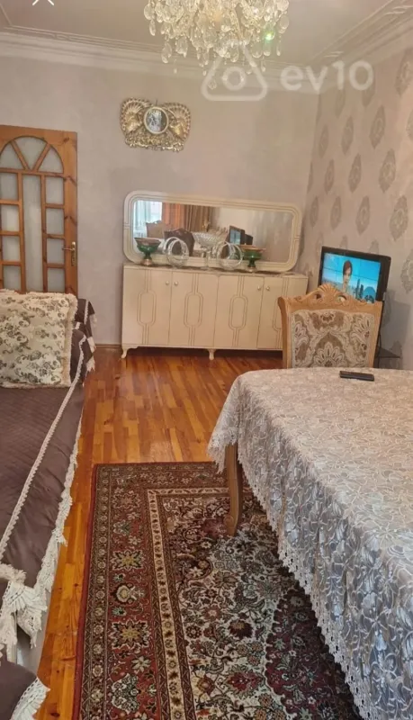 Satılır 2 otaqlı köhnə tikili 60 m²