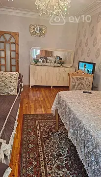 Satılır 2 otaqlı köhnə tikili 60 m²