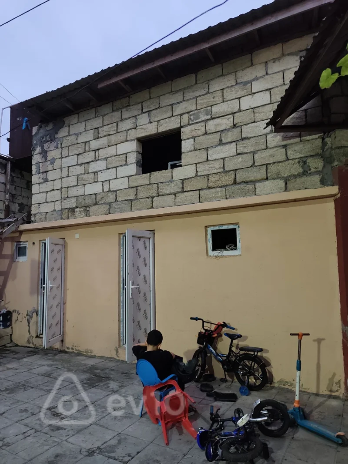 Satılır 5 otaqlı həyət evi 190 m²